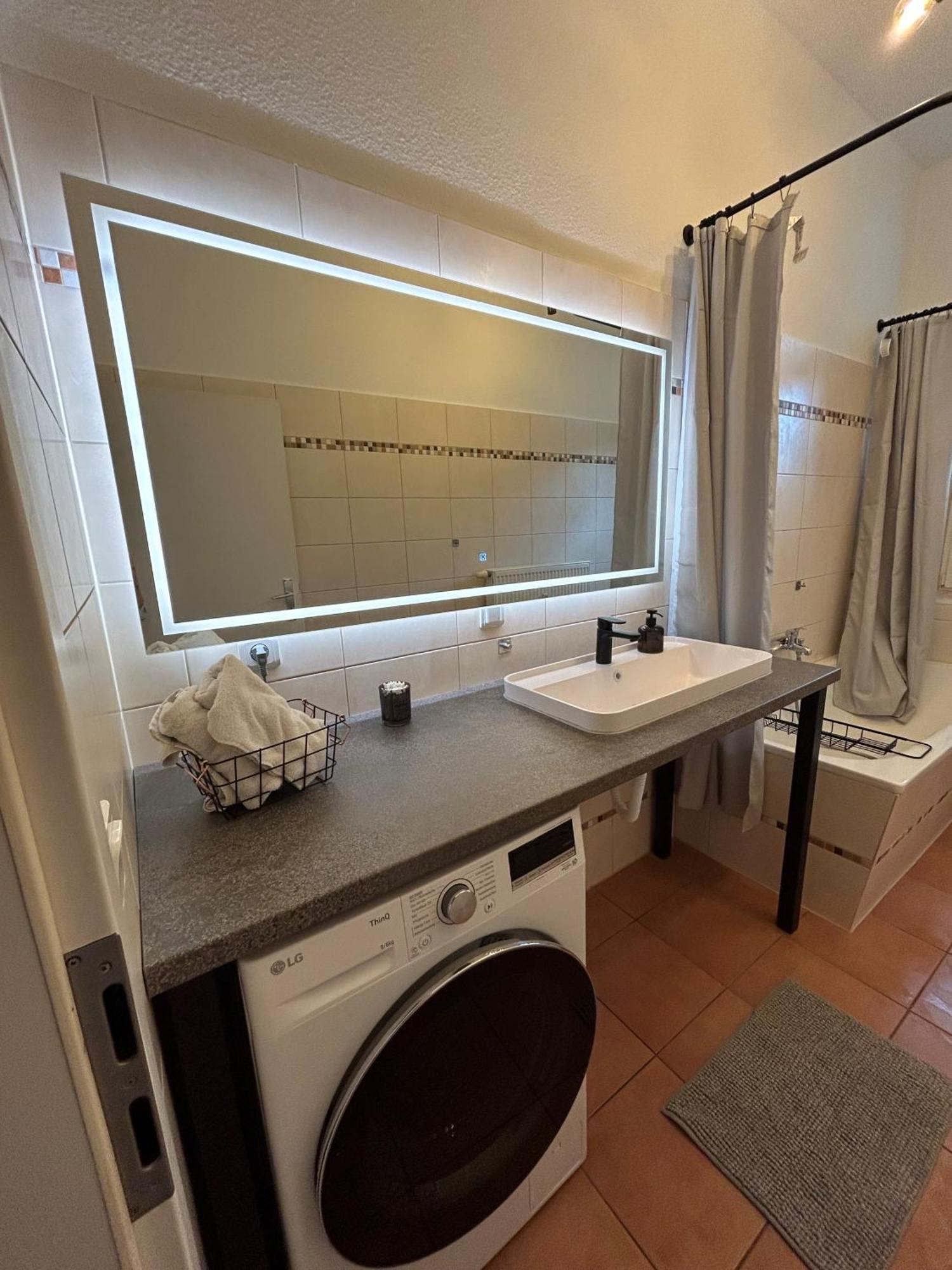 Mintara Komfort Apartment Mit Grill -Terrasse, Sky Und Parkplatz Magdebourg Extérieur photo
